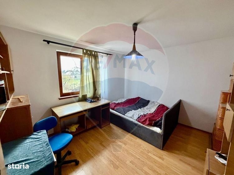 Casă cu 4 camere în Vânători