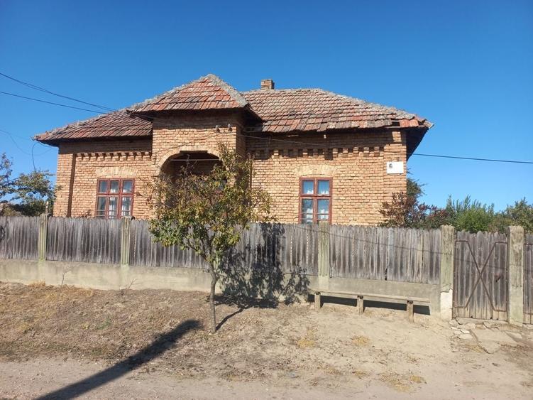 Casă cu 4 camere în Negoi