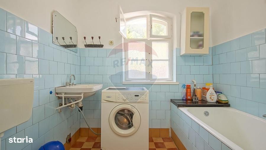 Casă cu 3 camere în Schei