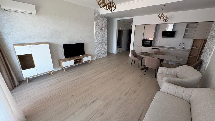 Apartament cu 3 camere decomandat, mobilat în Faleza Nord
