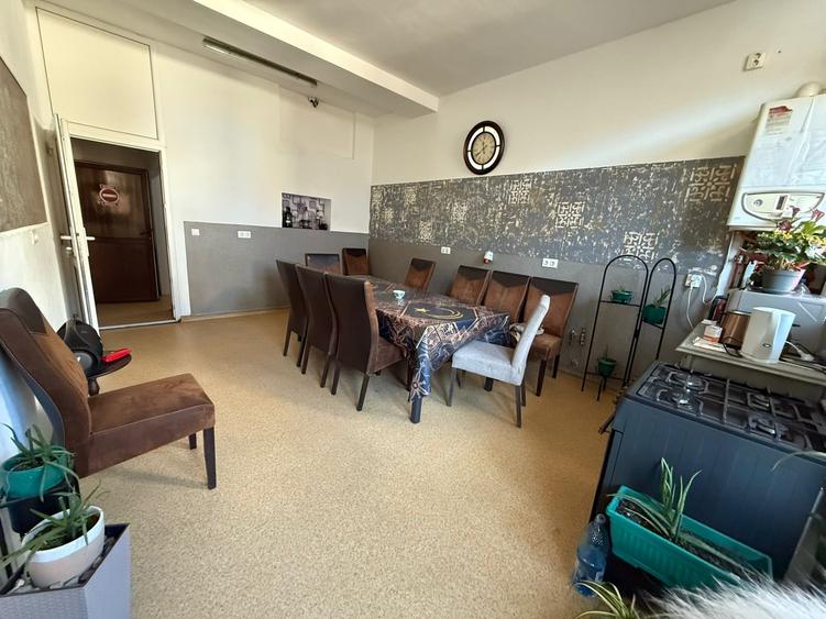 Spațiu comercial+locuință la mansardă,3 dormitoare, living,5 băi, teren 715 mp - 7
