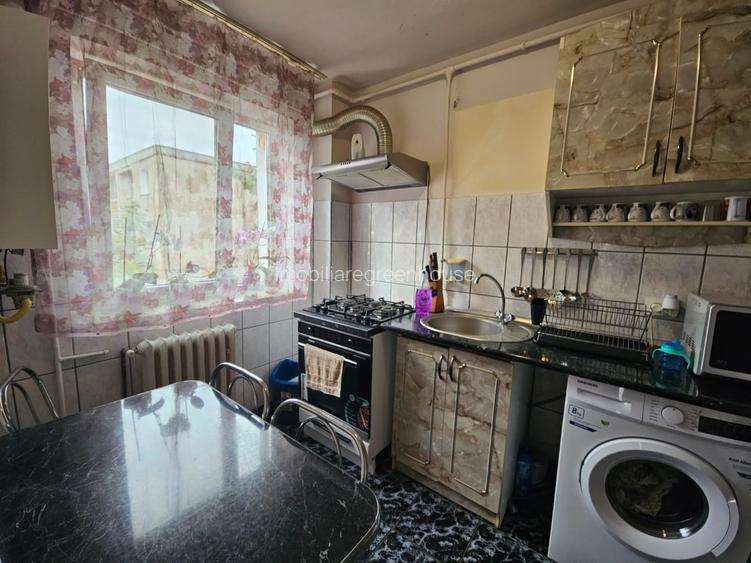 Apartament 2 camere, decomandat, zona  Aleea Jiului