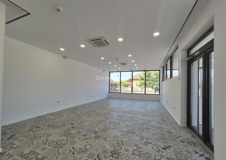 Spa?iu comercial in Pe?ti?ani pozi?ie excelenta