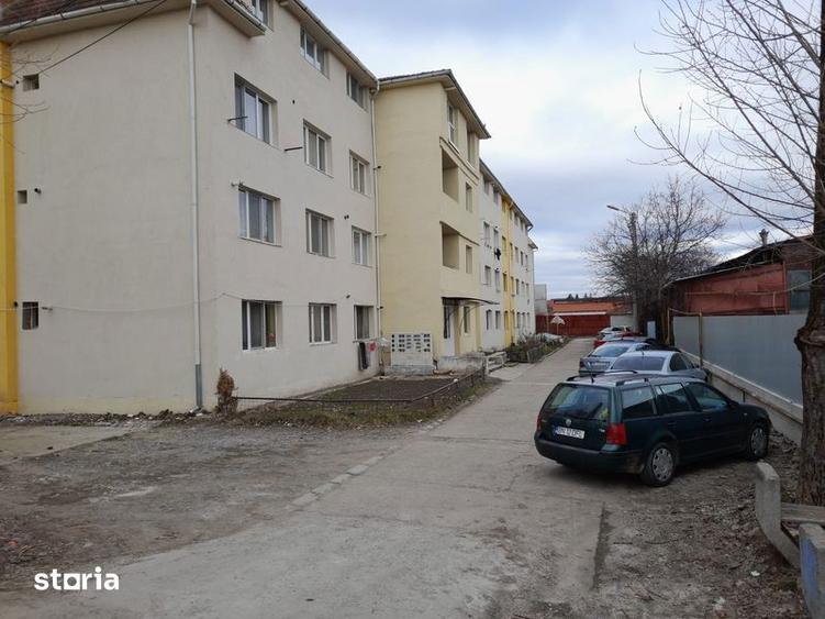 Inchiriez apartament 3 camere 300 euro - 1