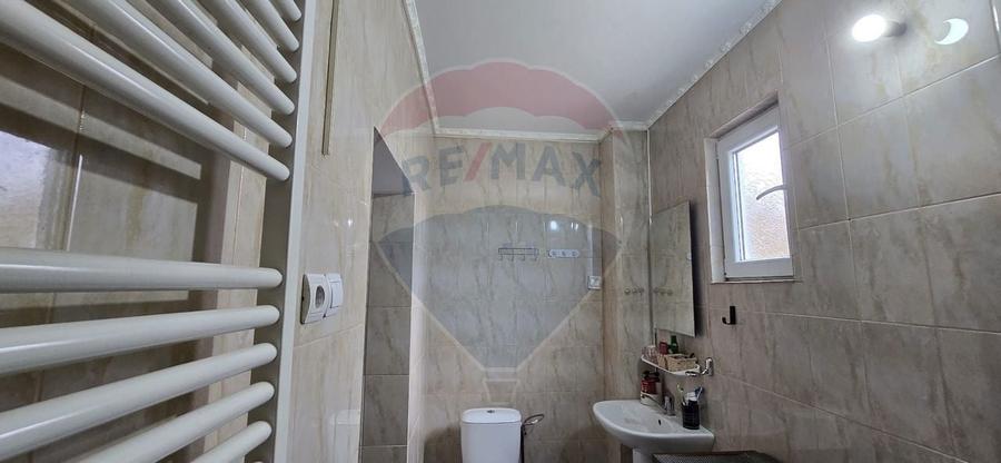 Casă / Vilă de vanzare cu 3 camere central Chisineu Cris - 10