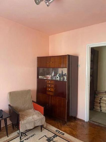 Vand apartament , 3 camere . semidecomandat , etaj 2 , Micro 3 - 8