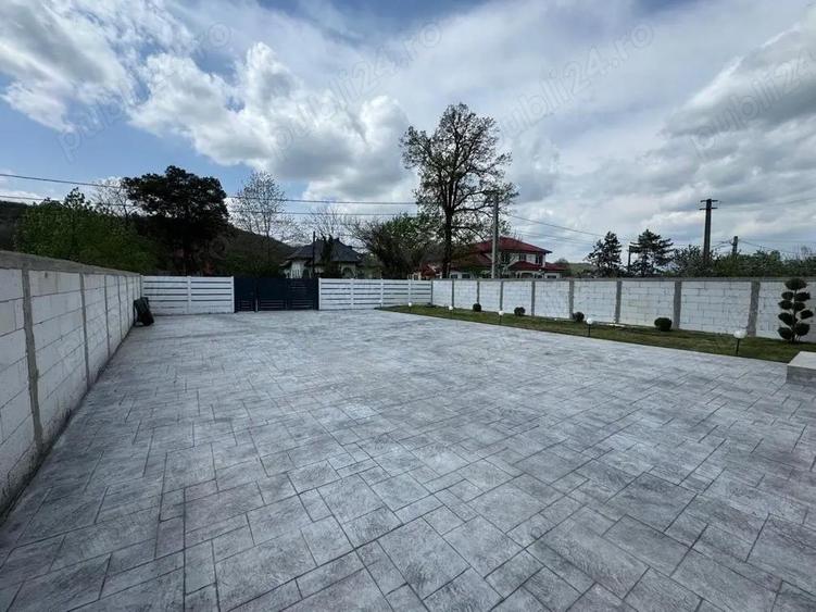 Vand casa la pre? foarte bun. Zona lini?tita, ideala pentru familie - 2