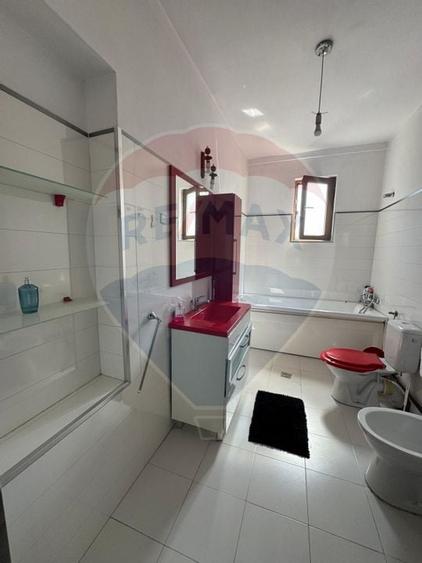 Casa / Vila cu 6 camere de vanzare - 34