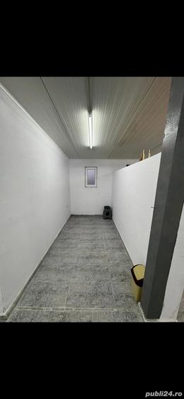 Inchiriez 3 zone scaune in salon - 1