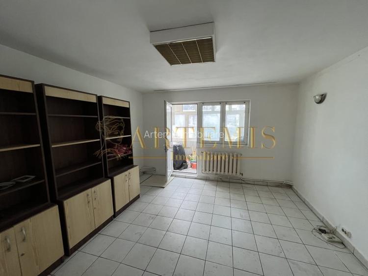 Apartament de 4 camere, decomandat, zona Independentei Apartament de 4 camere, decomandat, zona Independentei