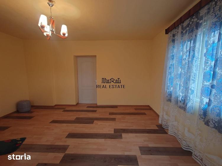 Casă cu 9 camere cu Teren 2339 Mp în Central