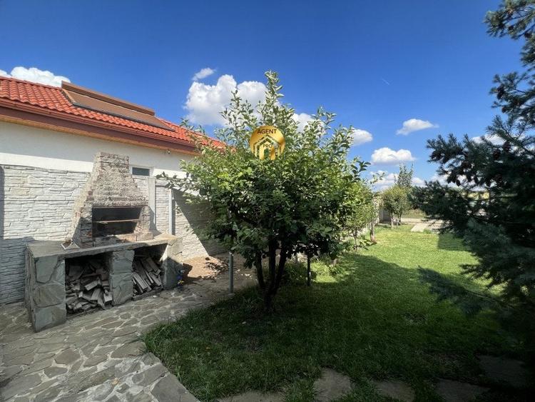 Doua vile individuale in aceeasi curte - 550mp teren - 25