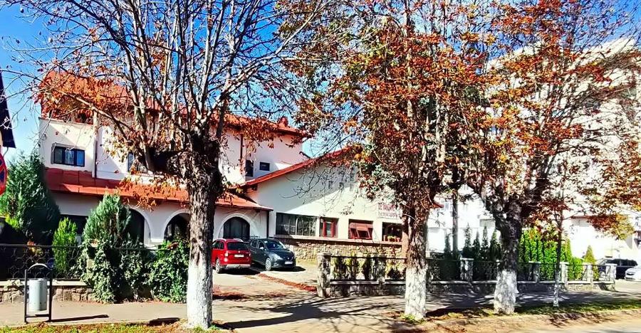 Spatiu com. ultracentral in Campina, PH, parc central Milia, Bd. Carol - 15