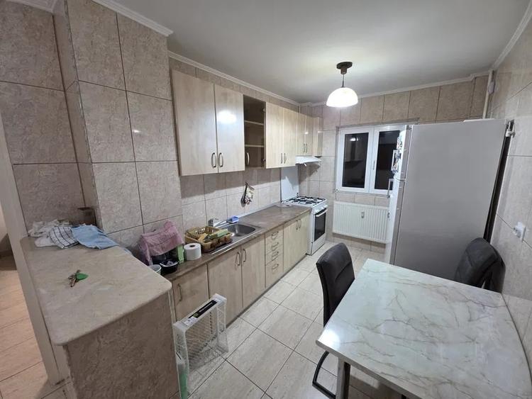 Apartament cu 3 camere semidecomandat, mobilat în Ferdinand