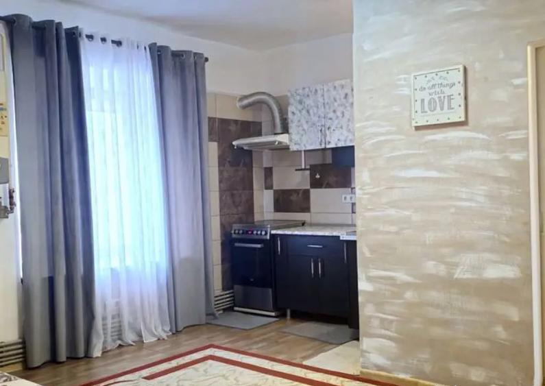 Apartament cu 2 camere la casa, 70 mp - zona centrala - 10