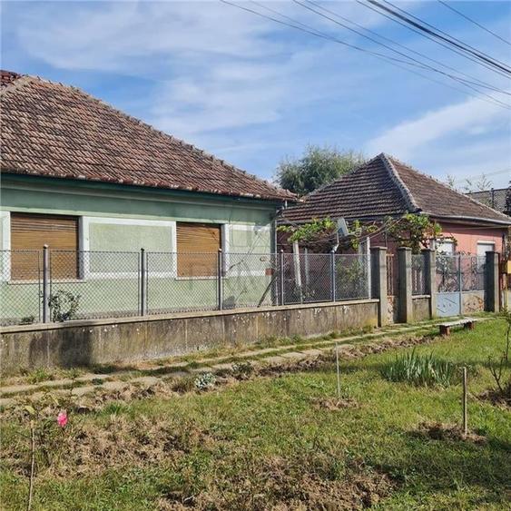 Casa caramida plus o casa de vaiuga - teren generos 1400 mp - doua fronturi stra - 1