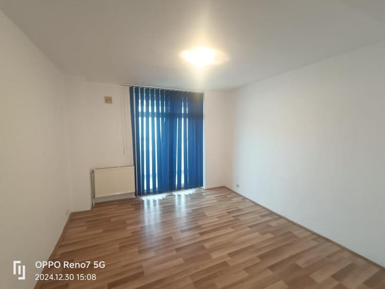 Apartament de vanzare 4 camere - living și 3 dormitoare - 9