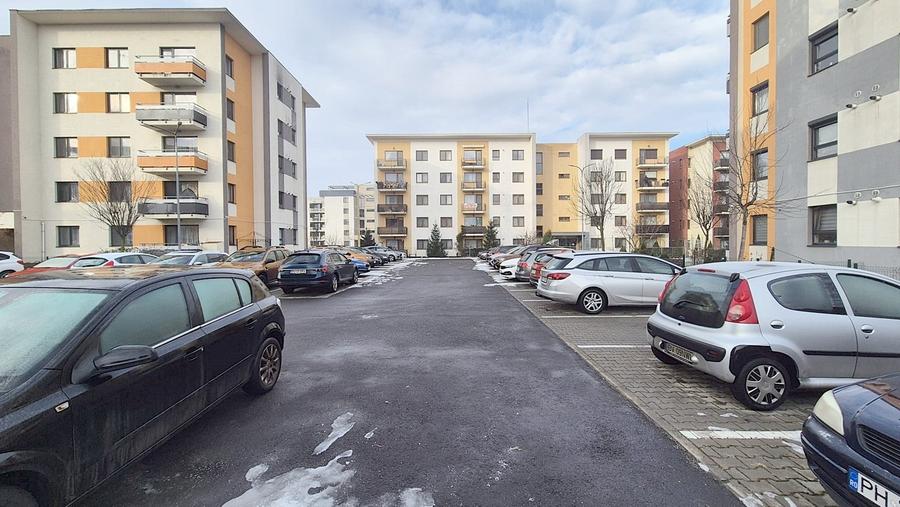 Zona Tractorul, apartament decomandat 2 camere si parcare, disponibil imediat. - 1