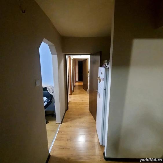 Scoala 10 , Vand apartament 4 camere - 1