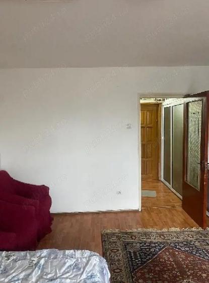Garsoniera decomandata cu balcon zona Far - 8