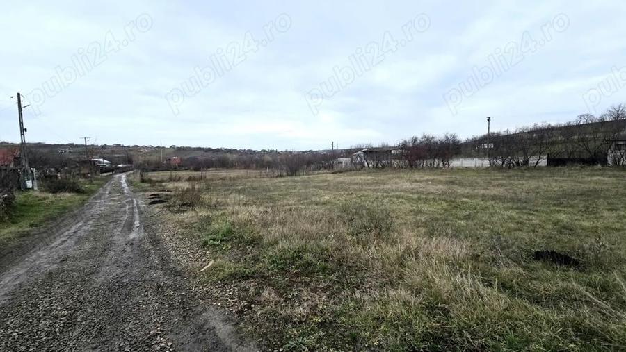 OCAZIE teren PERFECT PLAN 1.800 mp, acces 2 drumuri langa E58 - 1