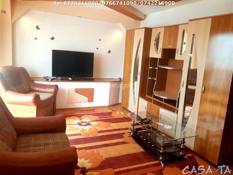 Inchiriere apartament 3 camere ,Str Comuna din Paris