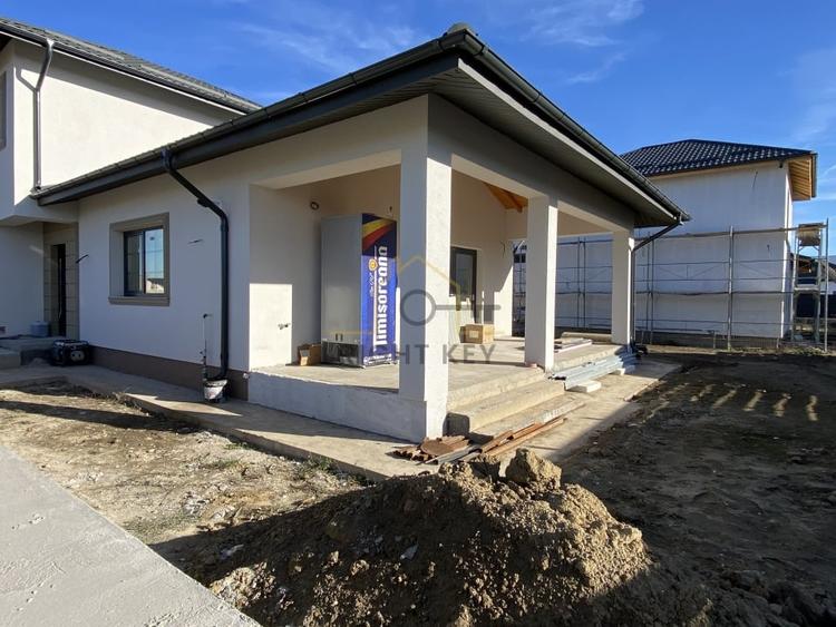 Oportunitate! Vila moderna 4 cam, asfalt, toate utilitatile! Comision0 - 3