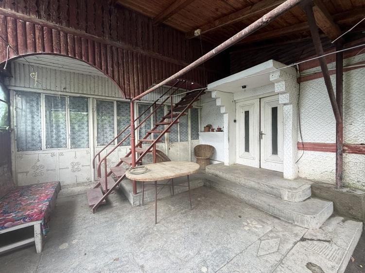 Casă cu 4 camere în Central