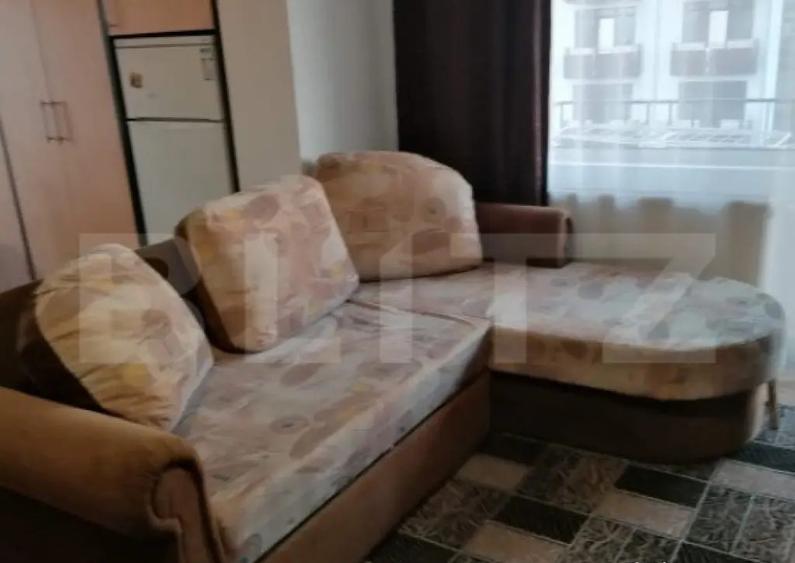 Apartament spatios de vanzare, 5 camere, 93 mp, zona Hotel D - 8