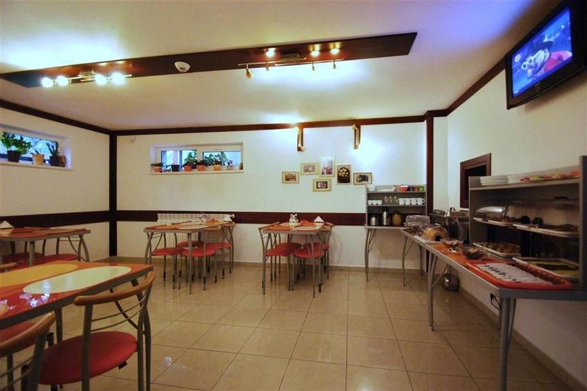 Pensiune, afacere la cheie, cu 10 camere la 10 minute de centru orasului - 3