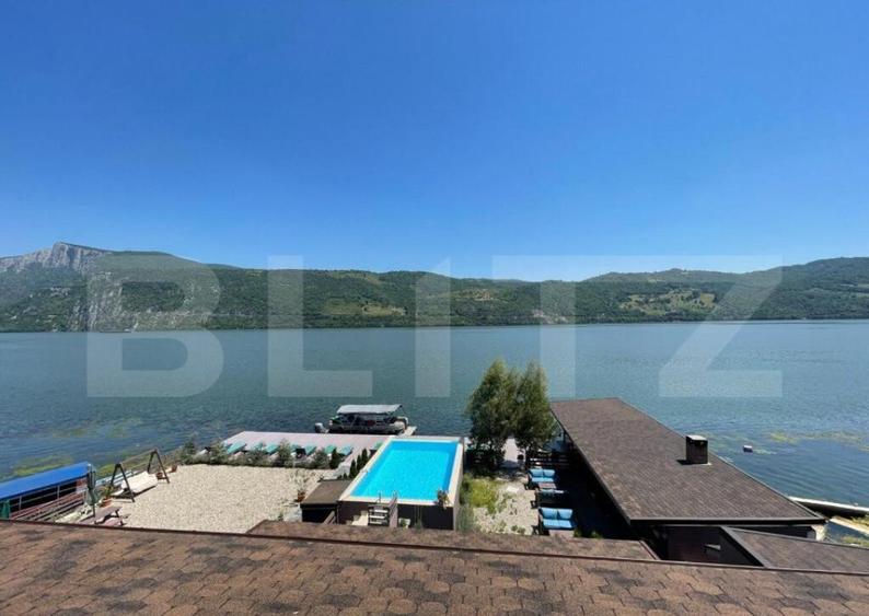 Pensiune 360 mp utili, teren 600 mp, Dubova - 17