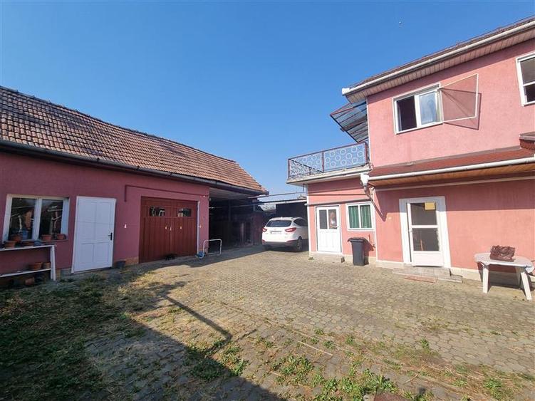 Casa independenta , vintage de vanzare , 300 mp cu teren de 1493 mp Sancrariul d - 5