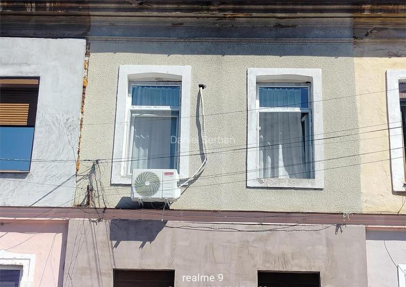 Resita Apartament la Curte Comuna