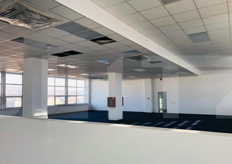 Spatiu 750 mp , open space si compartimentari , finisat clas - 3