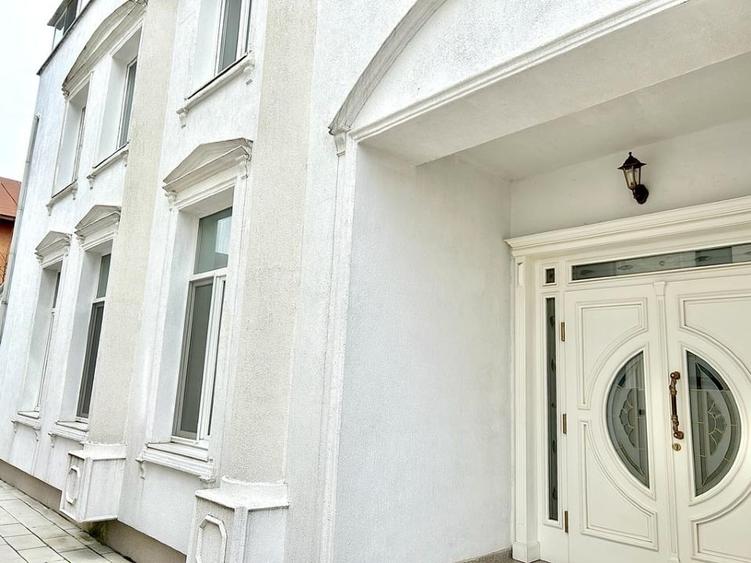 Discount mare, 2 camere lux, gata de mutare, comision 0 - 9