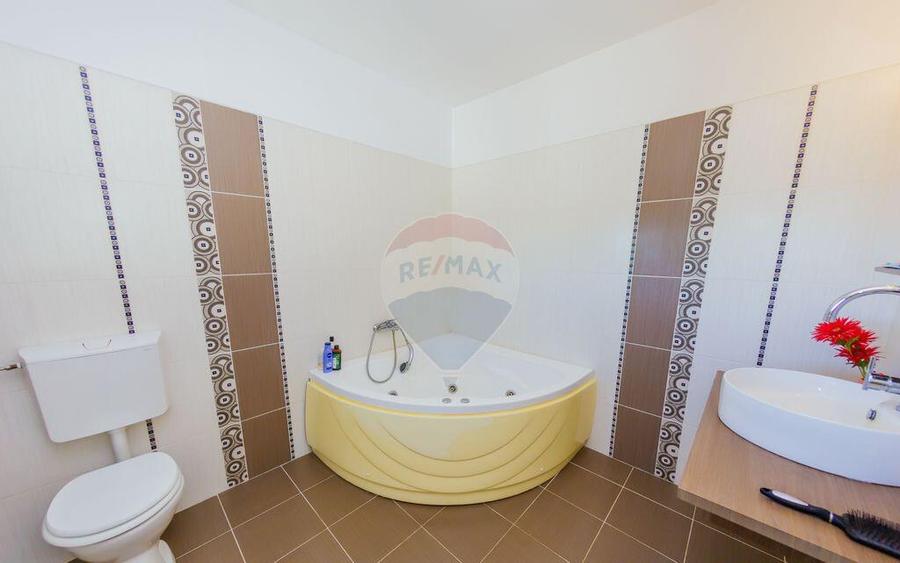 Casa eleganta in zona exclusivista, cu priveli?te d... - 14