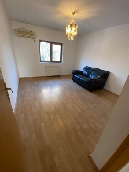 Vila cu 3 apartamente  la parter,etaj  si mansarda - 13