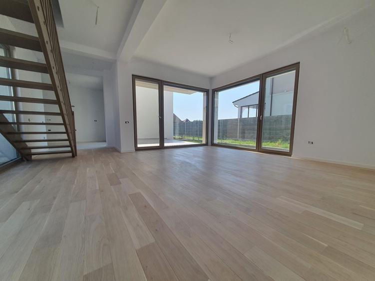 Monarch Soleil  - parchet , usi interioare, tamplarie din lemn natural - 13