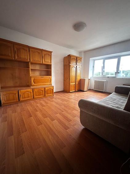 Apartament 3 camere decomandat, etajul 5/8, zona Nicolina - 3