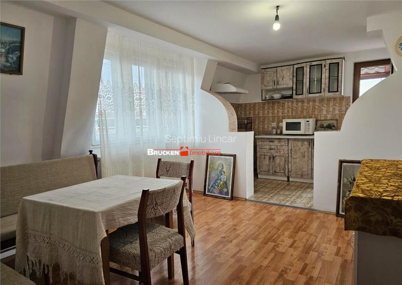 Casa spatioasa P M cu spatiu comercial Rogerius, zona...