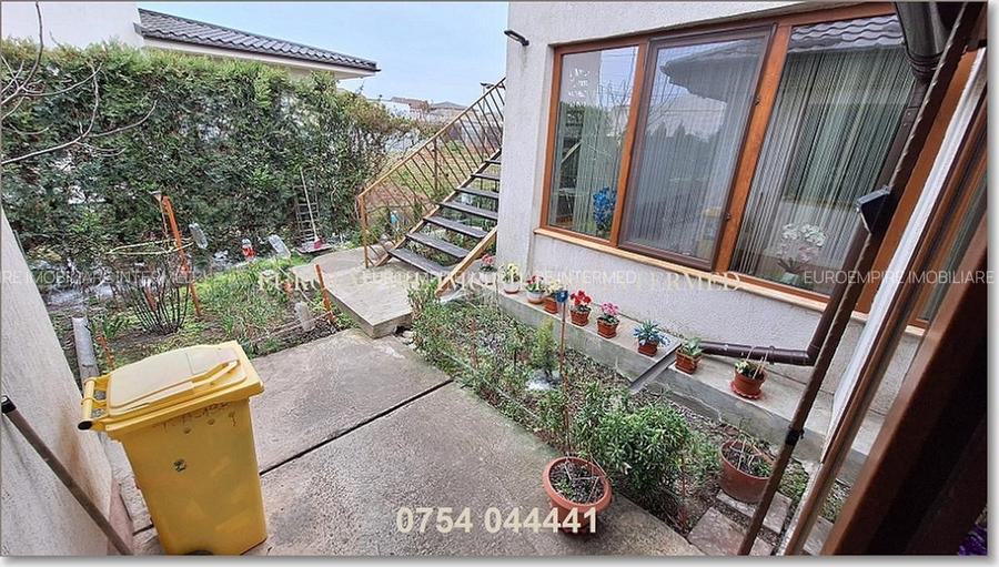 Vila+casa de vanzare zona Km 5 - 24