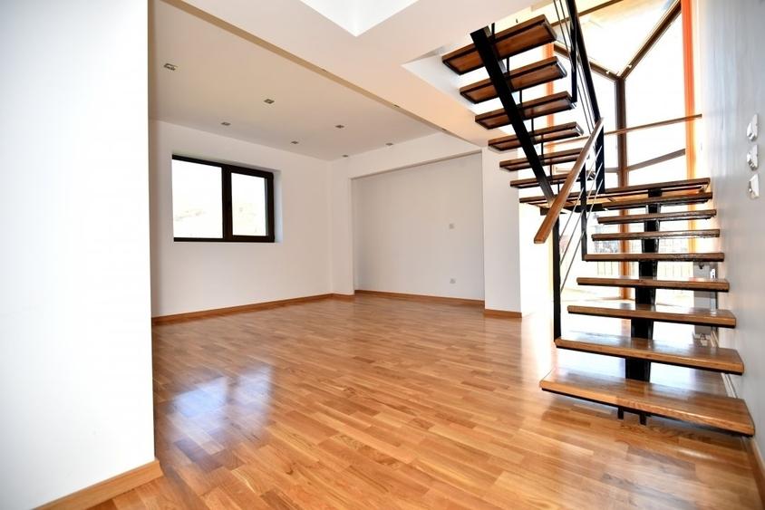 Casă individuală cu 6 camere cu Teren 600 Mp în Nord-Vest