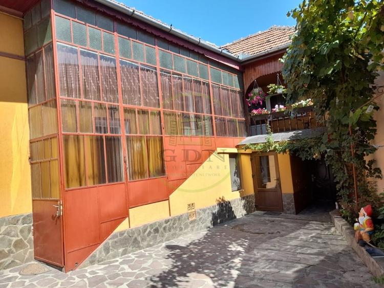 Casa renovata 5 camere de vanzare in locaitatea Mandra jud. Brasov - 3