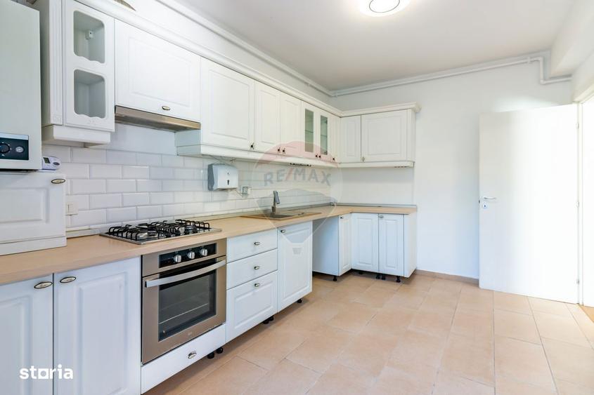 Apartament cu 3 camere, mobilat în Dămăroaia