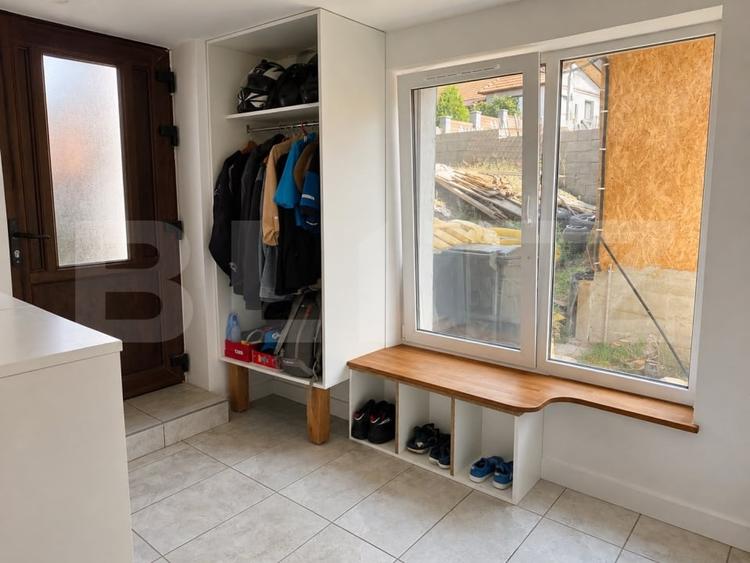 Casă individuală cu 8 camere cu Canalizare în Reghin