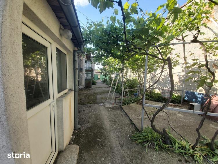 Casă cu 6 camere cu Teren 469 Mp în Central