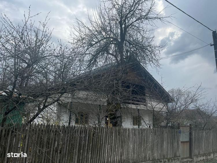 Casă cu 4 camere în Lupoaia