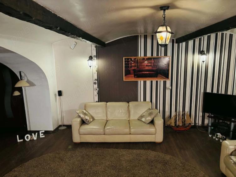 Apartament cu 3 camere decomandat în P-ța Unirii