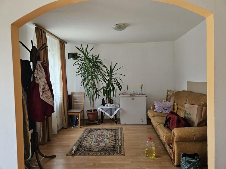 Casă cu 4 camere în Uiasca