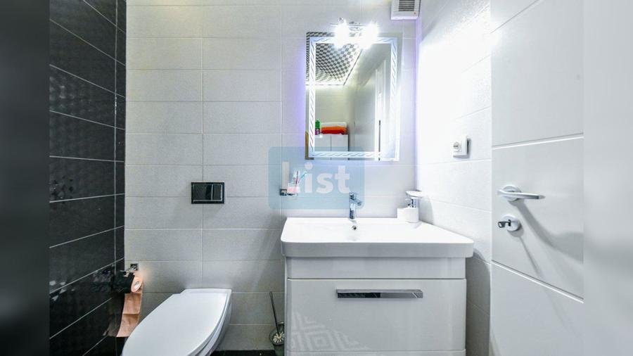 Apartament cu 3 camere semidecomandat, mobilat în Florești